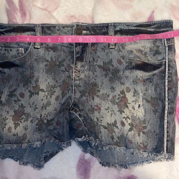Maurices Denim Rose Printed Shorts (9/10) - Picture 10 of 10